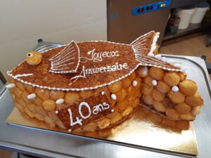Pièce montée en forme de poisson