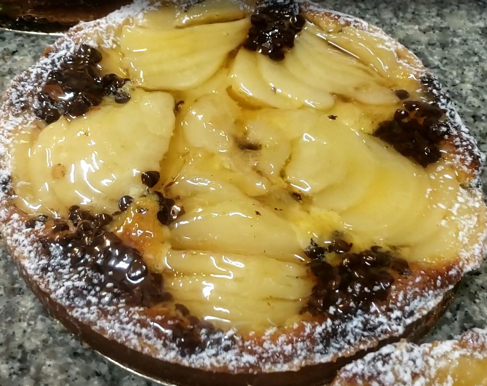 Tarte à l'amande , aux poires et au chocolat