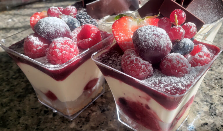 Verrines aux Fruits rouges et crème au mascarpone