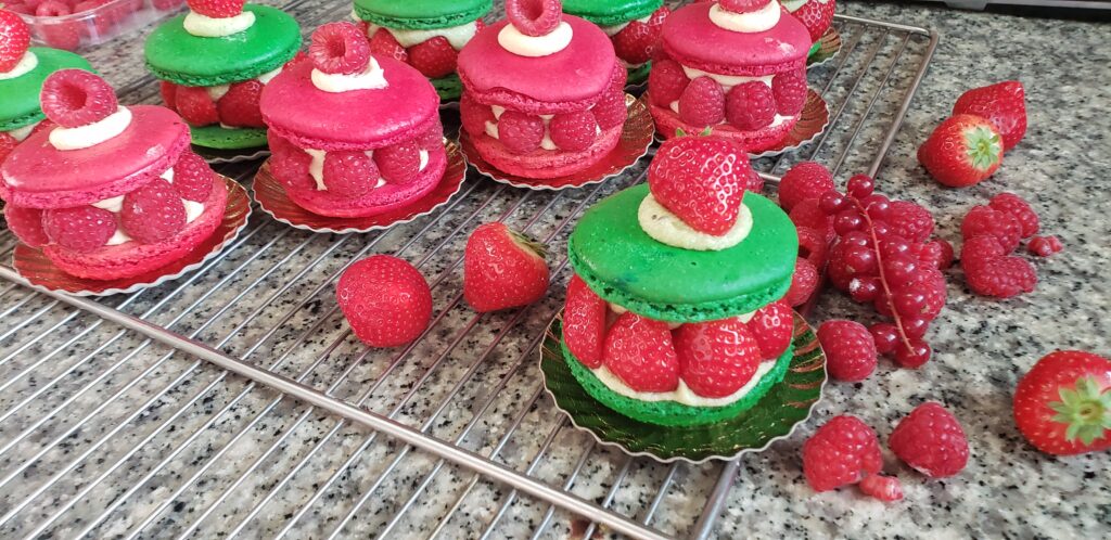 Macaronades individuelles pistache-fraise et vanille-framboise