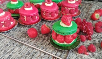Macaronades individuelles pistache-fraise et vanille-framboise