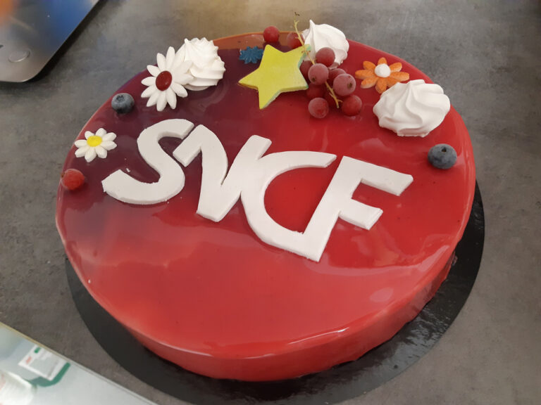 Gâteau aux couleurs de la SNCF